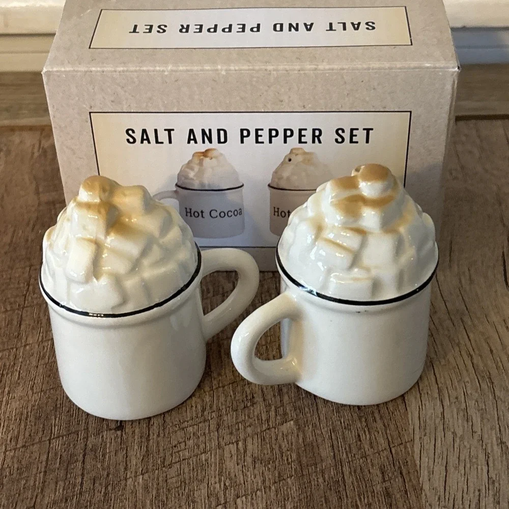 Cracker Barrel Stoneware Hot Cocoa Salt Pepper Shakers
